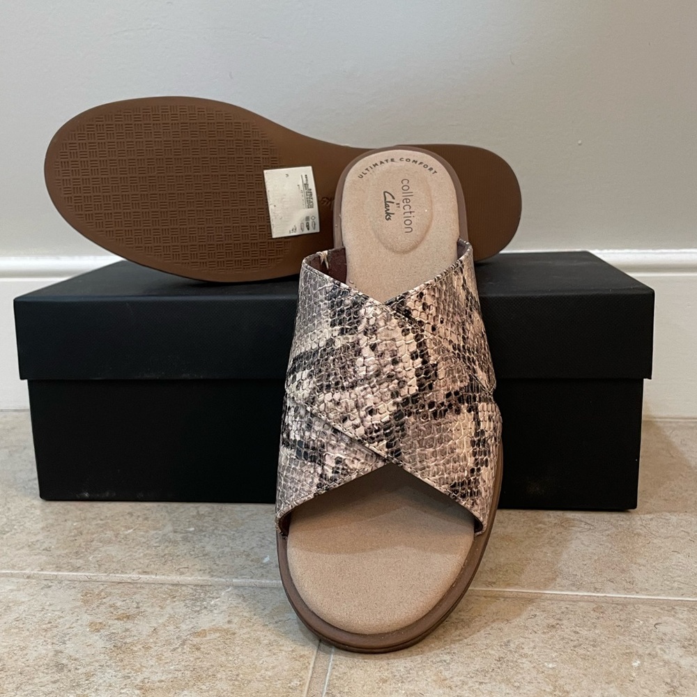 ❤️Clarks Slip-ons Neutral shade - Picture 4 of 5